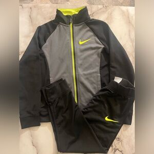 Boys Nike zip up jacket and pants set Size 6